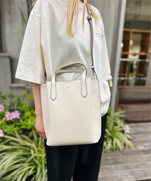 Legato Largo（レガートラルゴ）の「Legato Largo / かるいかばん　縦型２ＷＡＹトート / LG-P0117（トートバッグ・レディース・ブラック/アイボリー/オリーブ/ライトブルー/ベージュ/ラベンダー/イエロー/キャメル/ベージュ系その他・ONESIZE）」の2枚目の写真