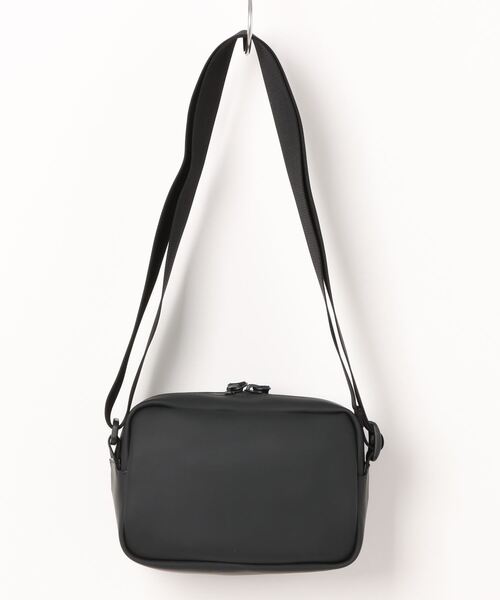 HUNTER(ハンター)の「《HUNTER》ORIGINAL RUBBERISED MINI CROSSBODY(ボディバッグ/ウエストポーチ・メンズ・グリーン系その他/ブラック/グリーン系その他2・フリー)」の4枚目の写真