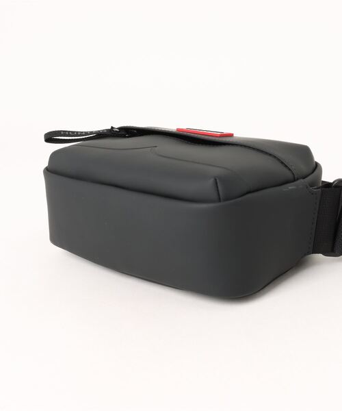 HUNTER(ハンター)の「《HUNTER》ORIGINAL RUBBERISED MINI CROSSBODY(ボディバッグ/ウエストポーチ・メンズ・グリーン系その他/ブラック/グリーン系その他2・フリー)」の5枚目の写真