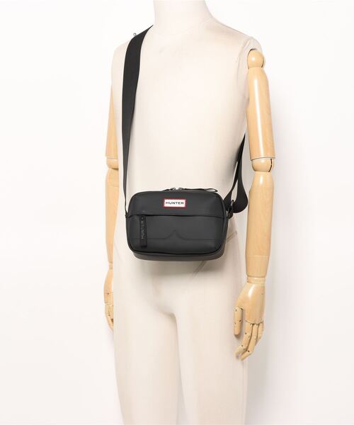 HUNTER(ハンター)の「《HUNTER》ORIGINAL RUBBERISED MINI CROSSBODY(ボディバッグ/ウエストポーチ・メンズ・グリーン系その他/ブラック/グリーン系その他2・フリー)」の8枚目の写真