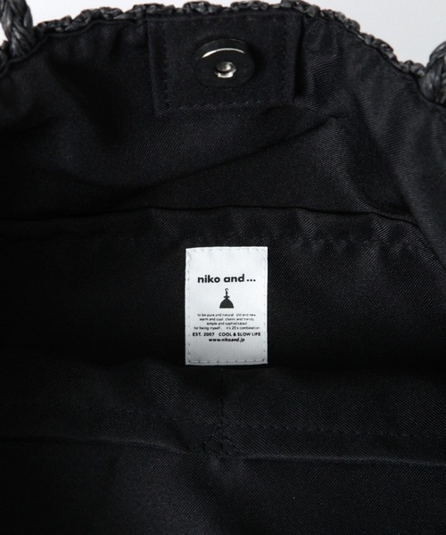 niko and...（ニコアンド）の「オリジナルフリルペーパートートバッグ（トートバッグ・レディース・ブラック/ナチュラル・0）」の7枚目の写真