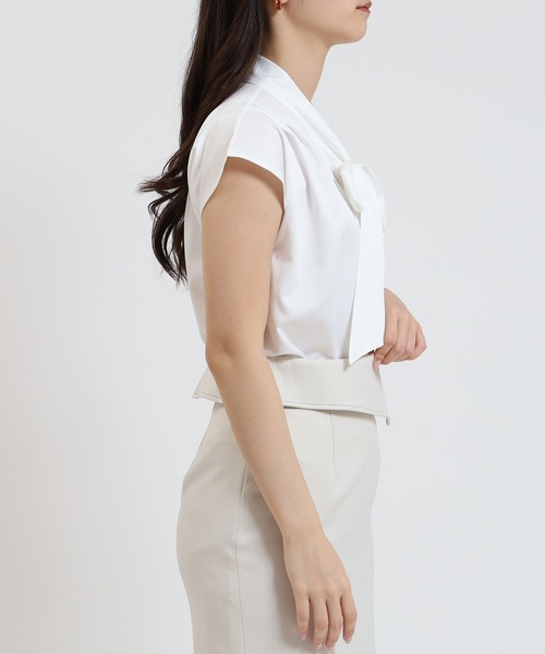TRUDEA(トルディア)の「とろみサテンボウタイフレンチブラウス(シャツ/ブラウス・レディース・グレイッシュブルー/カーキ/イエロー/ホワイト/ブルーグリーン・MEDIUM)」の10枚目の写真
