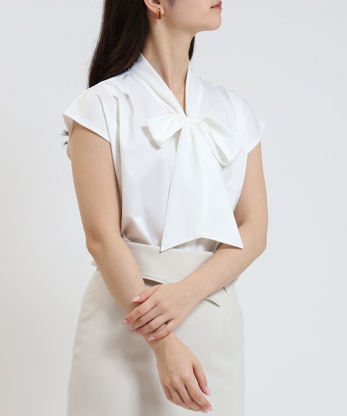 TRUDEA(トルディア)の「とろみサテンボウタイフレンチブラウス(シャツ/ブラウス・レディース・グレイッシュブルー/カーキ/イエロー/ホワイト/ブルーグリーン・MEDIUM)」の11枚目の写真
