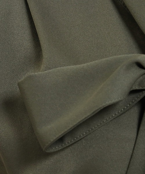 TRUDEA(トルディア)の「とろみサテンボウタイフレンチブラウス(シャツ/ブラウス・レディース・グレイッシュブルー/カーキ/イエロー/ホワイト/ブルーグリーン・MEDIUM)」の8枚目の写真