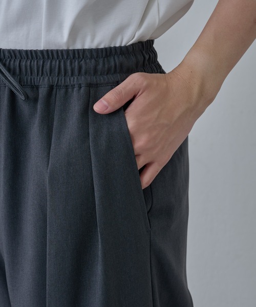 COLONY 2139（コロニートゥーワンスリーナイン）の「ドライエアーイージータックワイドパンツ（スラックス・メンズ・ブラック/グレー・LARGE/MEDIUM）」の8枚目の写真