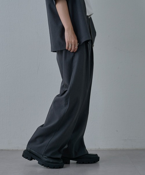 COLONY 2139（コロニートゥーワンスリーナイン）の「ドライエアーイージータックワイドパンツ（スラックス・メンズ・ブラック/グレー・LARGE/MEDIUM）」の5枚目の写真