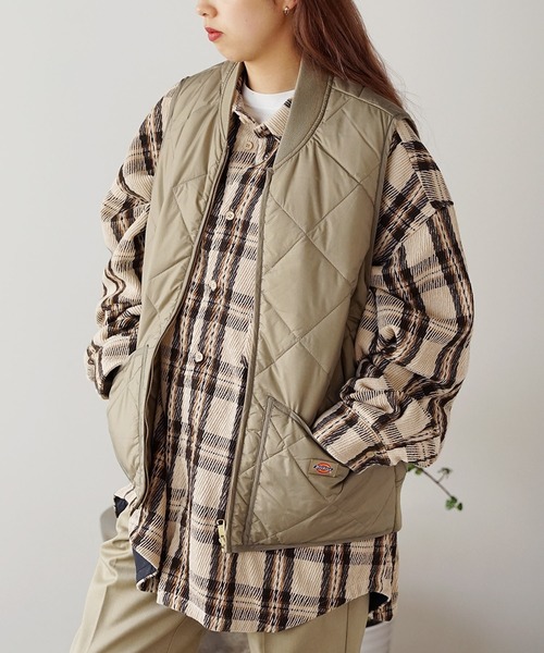 Dickies(ディッキーズ)の「Dickies/ディッキーズ TE242MODEL DIAMOND QUILTED NYLON VEST キルティングベスト(ベスト・メンズ・ベージュ・M/L)」の2枚目の写真