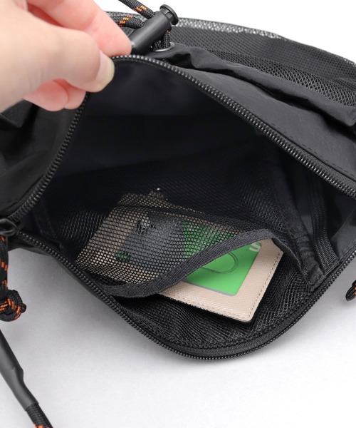 UNIVERSAL OVERALL（ユニバーサルオーバーオール）の「撥水加工 ナイロン フロントメッシュポケット ザイルコード ショルダーバッグ（ショルダーバッグ・メンズ・ブラック/ライトグレー/モカ・FREE）」の7枚目の写真