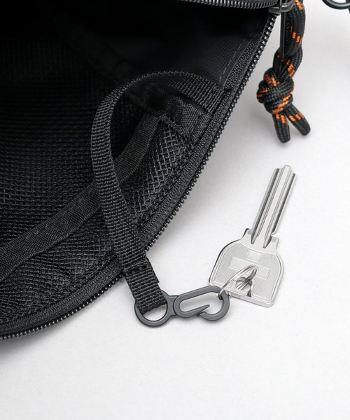 UNIVERSAL OVERALL（ユニバーサルオーバーオール）の「撥水加工 ナイロン フロントメッシュポケット ザイルコード ショルダーバッグ（ショルダーバッグ・メンズ・ブラック/ライトグレー/モカ・FREE）」の8枚目の写真