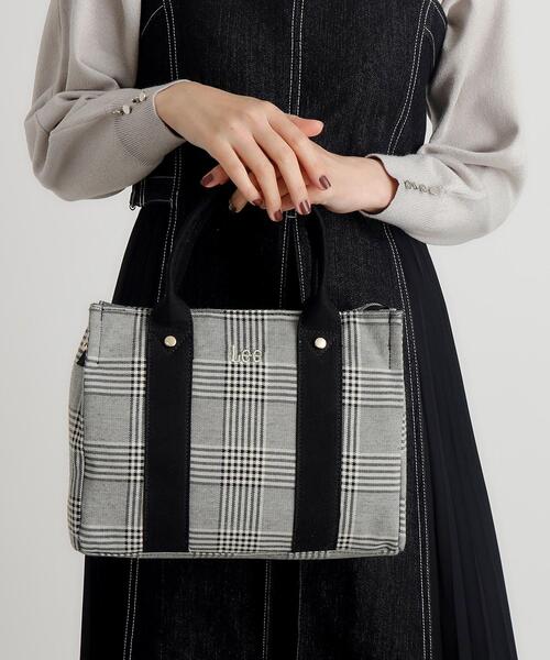 Lee（リー）の「【Lee別注】スクエアキャンバストート（トートバッグ・レディース・ダークグレー/シルバー系その他/アイボリー系6/グリーン系/ブラック/ライトベージュ/アイボリー系1/ゴールド系/その他/ブルー/シルバー系2/ブラック系2/ブルー系3/ブラック系/ベージュ系その他6/ブラック系3/ベージュ系その他7/ブラック系4/ピンク/ブルー系その他・00）」の11枚目の写真