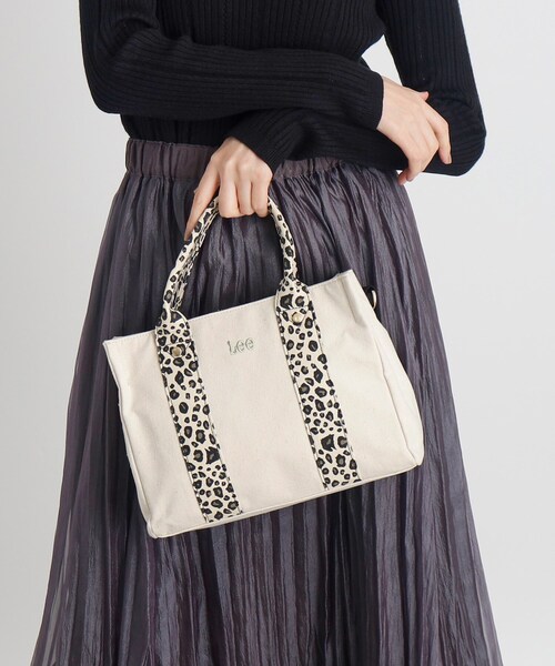 Lee（リー）の「【Lee別注】スクエアキャンバストート（トートバッグ・レディース・ダークグレー/シルバー系その他/アイボリー系6/グリーン系/ブラック/ライトベージュ/アイボリー系1/ゴールド系/その他/ブルー/シルバー系2/ブラック系2/ブルー系3/ブラック系/ベージュ系その他6/ブラック系3/ベージュ系その他7/ブラック系4/ピンク/ブルー系その他・00）」の12枚目の写真