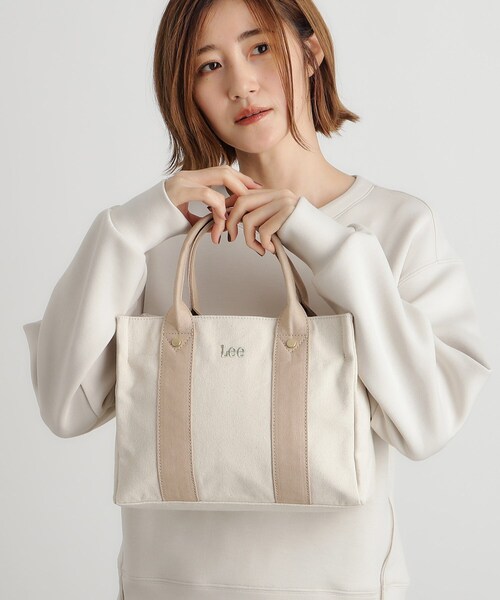Lee（リー）の「【Lee別注】スクエアキャンバストート（トートバッグ・レディース・ダークグレー/シルバー系その他/アイボリー系6/グリーン系/ブラック/ライトベージュ/アイボリー系1/ゴールド系/その他/ブルー/シルバー系2/ブラック系2/ブルー系3/ブラック系/ベージュ系その他6/ブラック系3/ベージュ系その他7/ブラック系4/ピンク/ブルー系その他・00）」の8枚目の写真