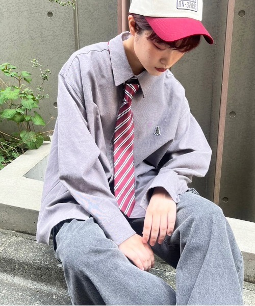 DOUBLE NAME（ダブルネーム）の「ミニ恐竜ワッペンオックスシャツ/ユニセックス（シャツ/ブラウス・レディース・ブラック/オフホワイト/ネイビー/パープル・FREE）」の3枚目の写真