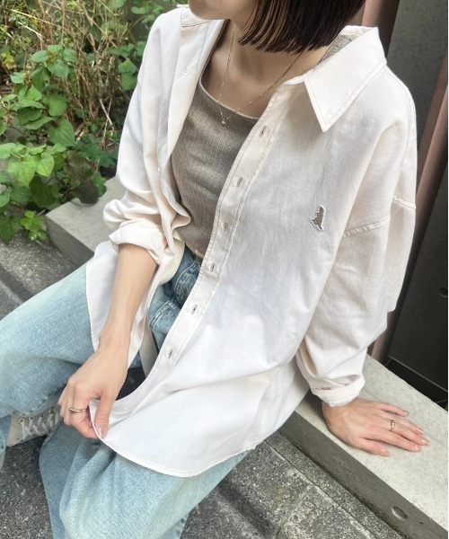 DOUBLE NAME（ダブルネーム）の「ミニ恐竜ワッペンオックスシャツ/ユニセックス（シャツ/ブラウス・レディース・ブラック/オフホワイト/ネイビー/パープル・FREE）」の7枚目の写真