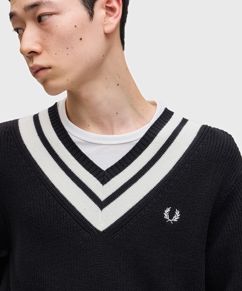 FRED PERRY（フレッドペリー）の「Striped Trim V-Neck Jumper