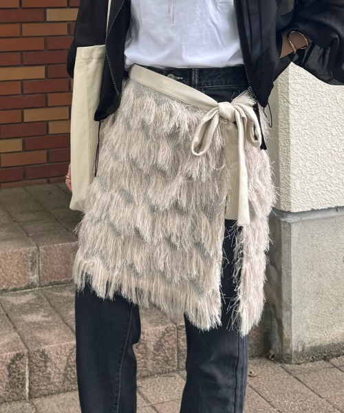 y/m by misato（イムバイミサト）の「フリンジラップスカート（スカート・レディース・アイボリー/ブラック・FREE）」の3枚目の写真