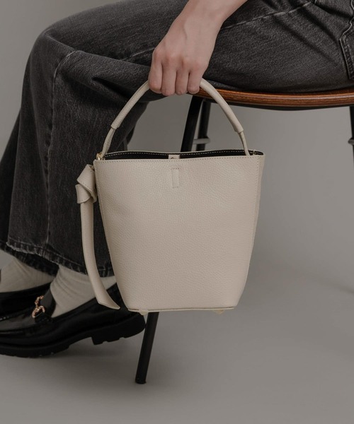 AULENTTI（オウレンティ）の「AULENTTI 2WAYスクエアショルダーバッグ