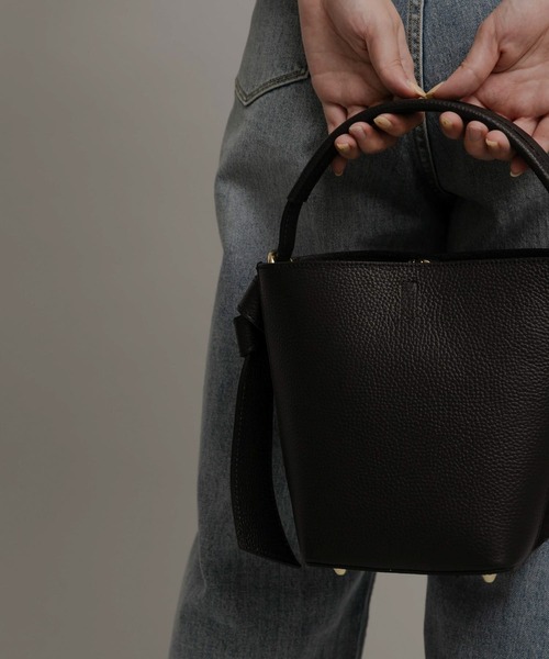 AULENTTI（オウレンティ）の「AULENTTI　2WAYスクエアショルダーバッグ（ショルダーバッグ・レディース・ブラック/ベージュ・ONE）」の3枚目の写真