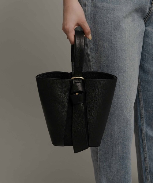 AULENTTI（オウレンティ）の「AULENTTI　2WAYスクエアショルダーバッグ（ショルダーバッグ・レディース・ブラック/ベージュ・ONE）」の5枚目の写真