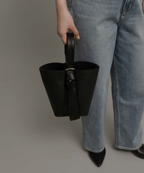 AULENTTI（オウレンティ）の「AULENTTI　2WAYスクエアショルダーバッグ（ショルダーバッグ・レディース・ブラック/ベージュ・ONE）」の6枚目の写真