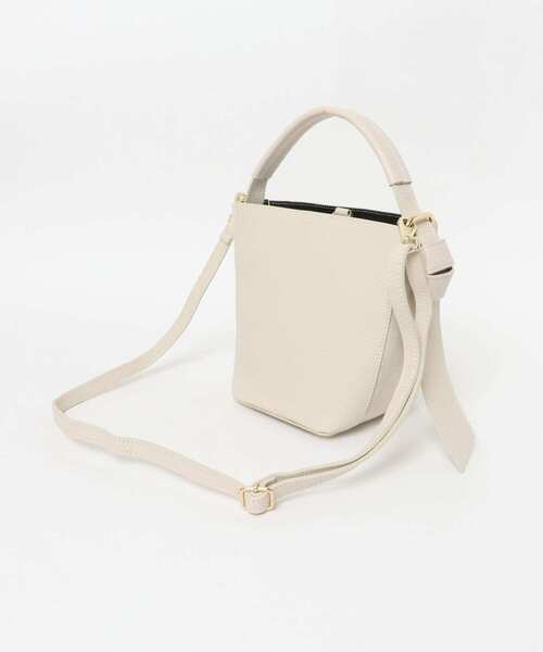 AULENTTI（オウレンティ）の「AULENTTI　2WAYスクエアショルダーバッグ（ショルダーバッグ・レディース・ブラック/ベージュ・ONE）」の11枚目の写真