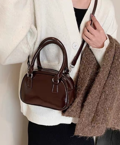 Ritzy（リッツィー）の「レトロ丸型 2way PUミニハンドバッグ ショルダーバッグ（ハンドバッグ・レディース・ダークブラウン/シルバー/ブラック/ワイン・FREE）」の2枚目の写真