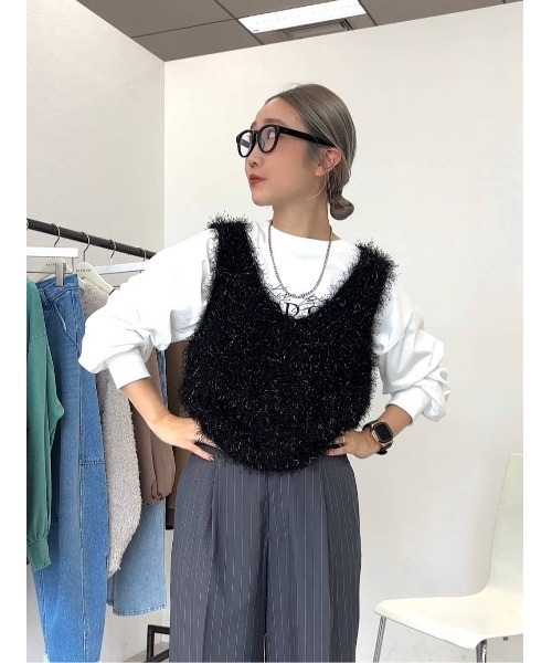 BAYFLOW（ベイフロー）の「[新色を加えて登場!!]ショートラメファーベスト（ベスト・レディース・アイボリー/ブラック/グレイッシュベージュ・FREE）」の4枚目の写真