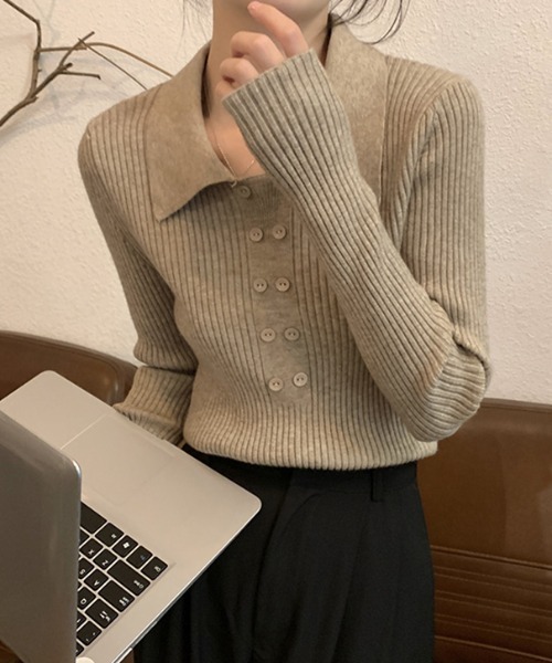 ECLIN(エクラン)の「ダブルボタンポロニットプルオーバー(ニット/セーター・レディース・ブラウン/ベージュ/カーキ/ブラック/アイボリー/モカ・FREE)」の5枚目の写真