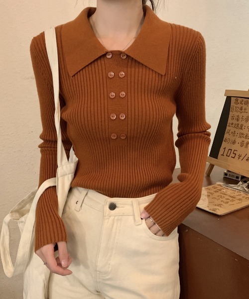 ECLIN(エクラン)の「ダブルボタンポロニットプルオーバー(ニット/セーター・レディース・ブラウン/ベージュ/カーキ/ブラック/アイボリー/モカ・FREE)」の1枚目の写真