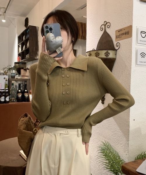 ECLIN(エクラン)の「ダブルボタンポロニットプルオーバー(ニット/セーター・レディース・ブラウン/ベージュ/カーキ/ブラック/アイボリー/モカ・FREE)」の6枚目の写真