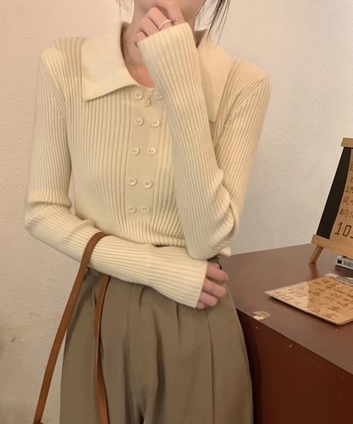 ECLIN(エクラン)の「ダブルボタンポロニットプルオーバー(ニット/セーター・レディース・ブラウン/ベージュ/カーキ/ブラック/アイボリー/モカ・FREE)」の2枚目の写真