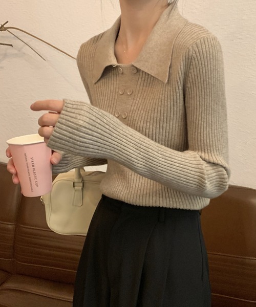 ECLIN(エクラン)の「ダブルボタンポロニットプルオーバー(ニット/セーター・レディース・ブラウン/ベージュ/カーキ/ブラック/アイボリー/モカ・FREE)」の14枚目の写真