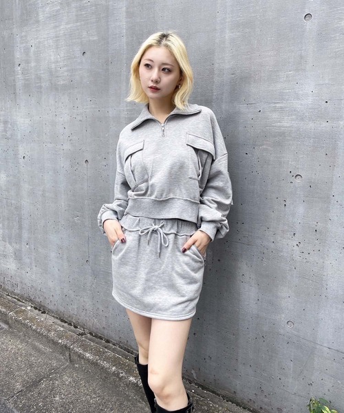 ENVYM（アンビー）の「ポケットデザインハーフジップスウェット（スウェット・レディース・ブラック/グレー/カーキ・FREE）」の17枚目の写真