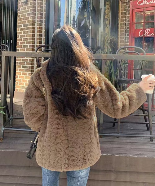 ENLIKE（エンリケ）の「ステンカラーフェイクファージャケット（その他アウター・レディース・アイボリー/ブラウン・FREE）」の14枚目の写真