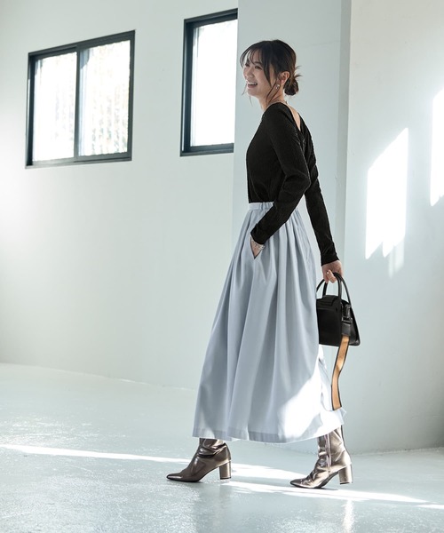 STYLE DELI(スタイルデリ)の「微光沢生地タックスカート(スカート・レディース・チャコールグレー/ライトブルー・SMALL/MEDIUM)」の13枚目の写真