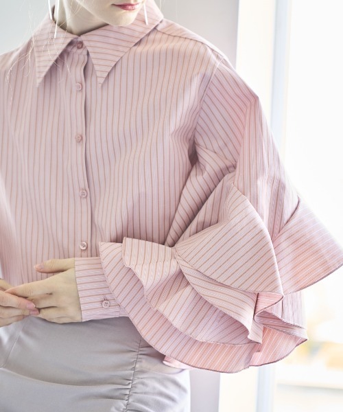 AND COUTURE(アンドクチュール)の「ストライプアシメフリルクロップドシャツ(シャツ/ブラウス・レディース・ブルー系その他/ブラック系その他/サックスブルー/レッド系その他・FREE)」の15枚目の写真