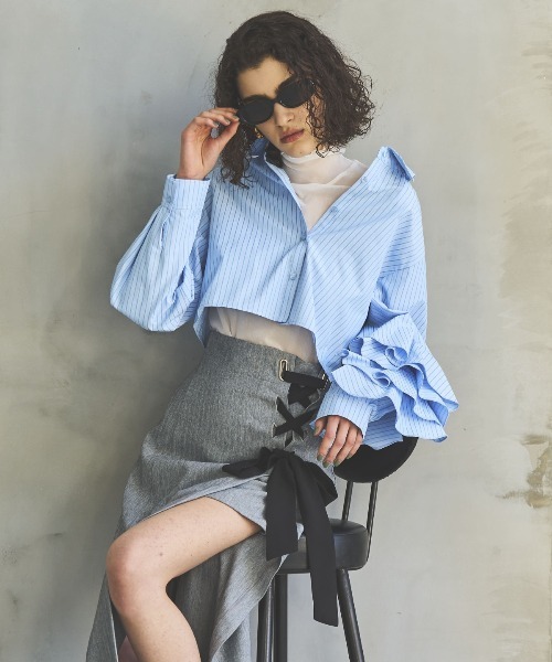 AND COUTURE(アンドクチュール)の「ストライプアシメフリルクロップドシャツ(シャツ/ブラウス・レディース・ブルー系その他/ブラック系その他/サックスブルー/レッド系その他・FREE)」の20枚目の写真