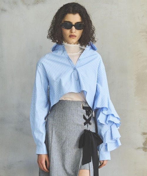 AND COUTURE(アンドクチュール)の「ストライプアシメフリルクロップドシャツ(シャツ/ブラウス・レディース・ブルー系その他/ブラック系その他/サックスブルー/レッド系その他・FREE)」の21枚目の写真