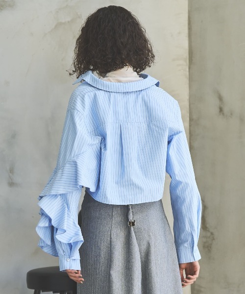 AND COUTURE(アンドクチュール)の「ストライプアシメフリルクロップドシャツ(シャツ/ブラウス・レディース・ブルー系その他/ブラック系その他/サックスブルー/レッド系その他・FREE)」の22枚目の写真