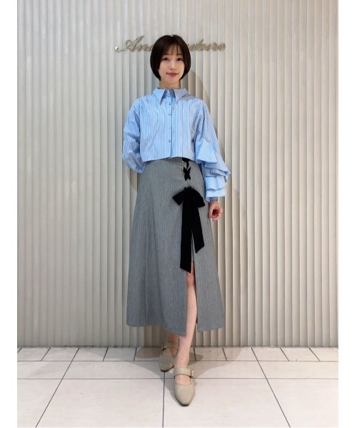 AND COUTURE(アンドクチュール)の「ストライプアシメフリルクロップドシャツ(シャツ/ブラウス・レディース・ブルー系その他/ブラック系その他/サックスブルー/レッド系その他・FREE)」の11枚目の写真