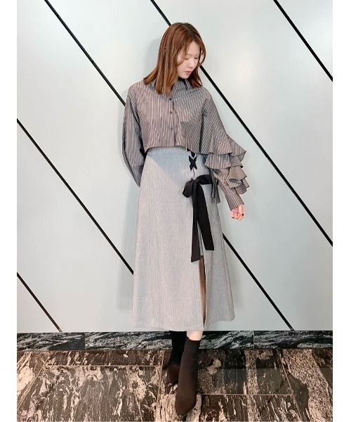 AND COUTURE(アンドクチュール)の「ストライプアシメフリルクロップドシャツ(シャツ/ブラウス・レディース・ブルー系その他/ブラック系その他/サックスブルー/レッド系その他・FREE)」の7枚目の写真