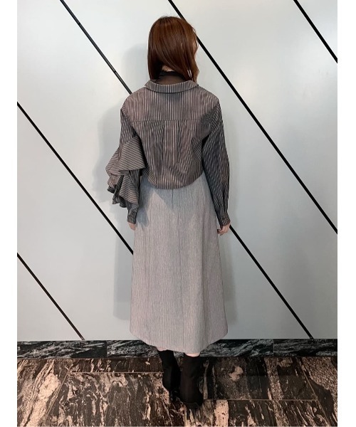 AND COUTURE(アンドクチュール)の「ストライプアシメフリルクロップドシャツ(シャツ/ブラウス・レディース・ブルー系その他/ブラック系その他/サックスブルー/レッド系その他・FREE)」の9枚目の写真