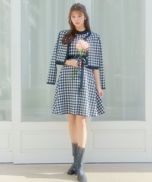 SWINGLE(スウィングル)の「配色ギンガムチェックニットカーディガン(カーディガン/ボレロ・レディース・ブラック系その他5/レッド系その他5・FREE)」の4枚目の写真