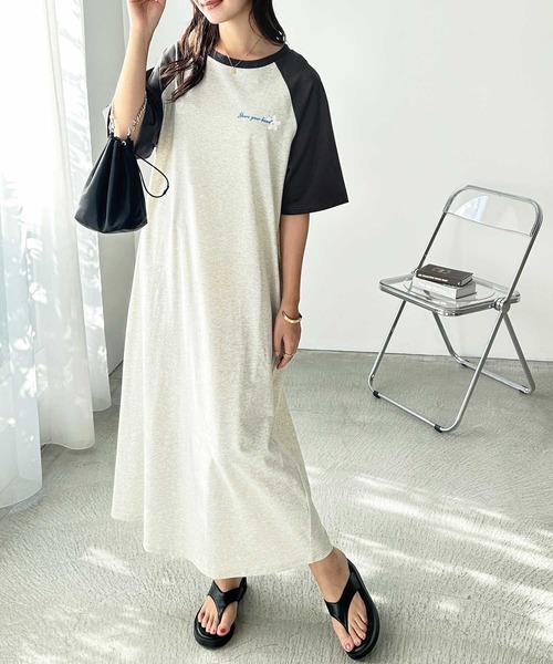 FIRST MOOD(ファーストムード)の「《FIRSTMOODコラボ》ラグラン配色オーバーサイズフラワープリントTシャツワンピース(ワンピース・レディース・オートミール/グレー・MEDIUM/LARGE)」の13枚目の写真