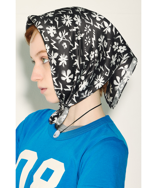 JOURNAL STANDARD（ジャーナルスタンダード）の「【GAKU*JS】シルクスカーフ（バンダナ/スカーフ・レディース・ブラック系その他/ホワイト/ピンク・FREE）」の3枚目の写真