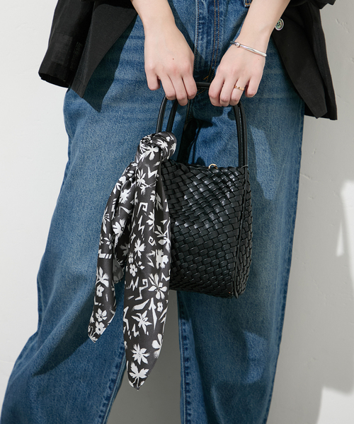 JOURNAL STANDARD（ジャーナルスタンダード）の「【GAKU*JS】シルクスカーフ（バンダナ/スカーフ・レディース・ブラック系その他/ホワイト/ピンク・FREE）」の6枚目の写真