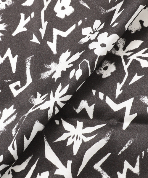 JOURNAL STANDARD（ジャーナルスタンダード）の「【GAKU*JS】シルクスカーフ（バンダナ/スカーフ・レディース・ブラック系その他/ホワイト/ピンク・FREE）」の13枚目の写真