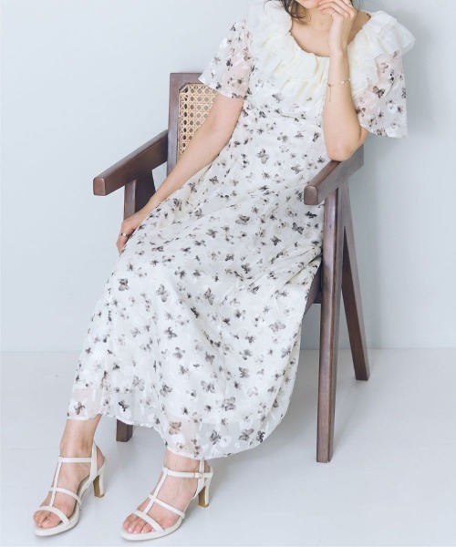 marun(マルン)の「<大きいサイズ>衿元チュールドッキングワンピース marun(ワンピース・レディース・ホワイト系/ブラック系・5L/4L/3L/LL/L)」の1枚目の写真