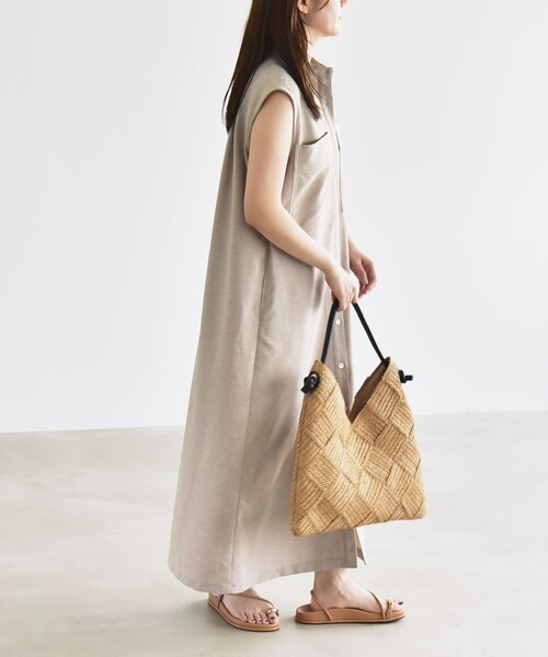 quaranciel（カランシエル）の「quaranciel:〈洗濯機可能〉ウーステッド ノースリーブ バンドカラー シャツ ワンピース（シャツワンピース・レディース・ベージュ/ネイビー・ONE SIZE）」の8枚目の写真