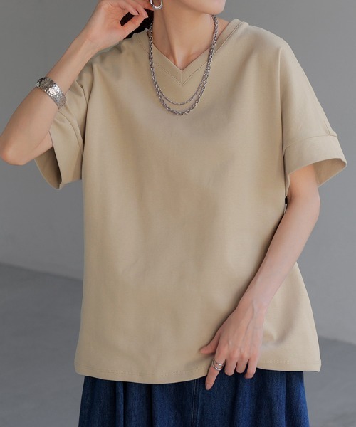 HUG.U（ハグユー）の「＜選べる3タイプ＞ 二の腕カバーTシャツ（Tシャツ/カットソー・レディース・ブラック/ライトベージュ/スカイブルー/ダークグレー/イエロー/レッド/ホワイト/ブルー系その他2/イエロー系その他2/イエロー系その他/ホワイト系その他/ブラック系その他/ベージュ系その他/レッド系その他2/ブルー系その他/グレー系その他2/ホワイト系その他2/レッド系その他/ベージュ系その他2/グレー系その他/ブラック系その他2・FREE）」の11枚目の写真
